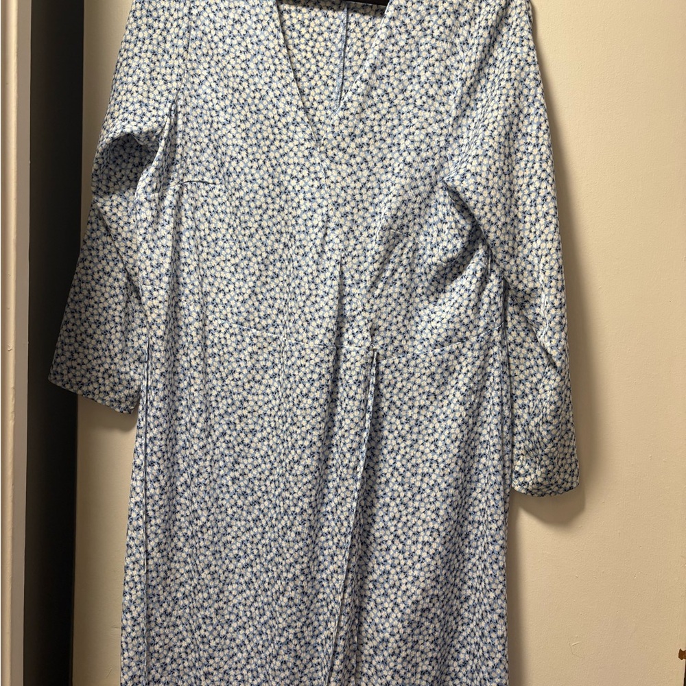 H&M Black and Gray Sheath Dress with V-Neck and Dolman Sleeves